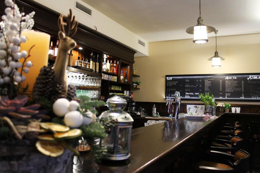 Alice Panzio Gold Bed & Breakfast Kalocsa Exterior foto